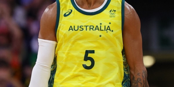 说一个打国际比赛比NBA猛很多的球员！