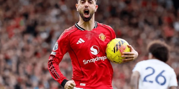 kaiyun正规平台-镜报：曼联愿给B费40万周薪新合同，但他是否留下取决2因素