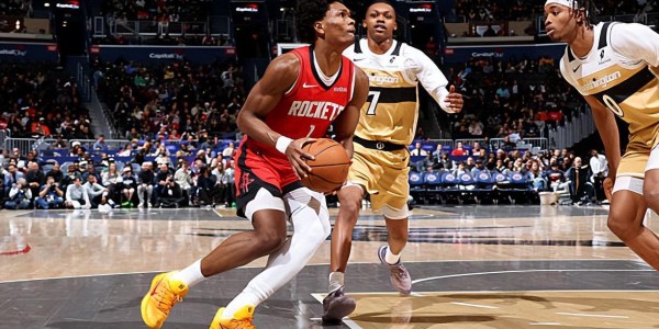 明明其他能力都非常出色，但火箭却非要让他担任控卫的角色？