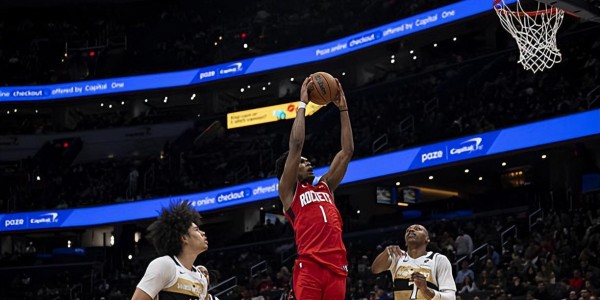 明明其他能力都非常出色，但火箭却非要让他担任控卫的角色？