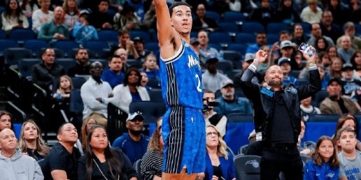 一年合同！老鹰签魔术旧将休斯坦 上季全明星后三分准星50.3%