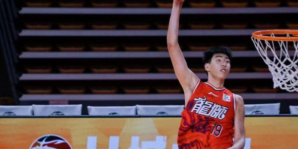 kaiyun正规平台-广东男篮逆势而为，最大优势与劣势并存，杜锋指导最后一搏？|胡明轩|萨姆纳|奎因|徐昕|徐杰_新浪体育_新浪新闻